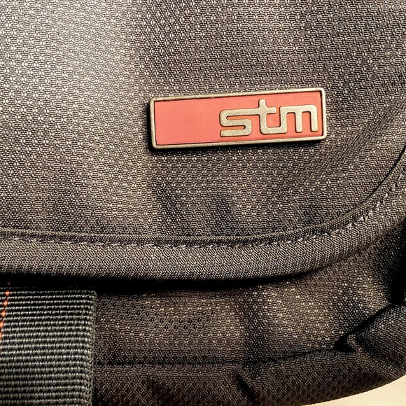 STM Crossbody Tablet iPad Bag —Pockets, Pockets, Pockets! - Picture 2 of 13